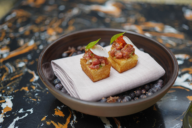 AUSTRALIAN WAGYU MB6/7 STRIPLOIN TARTARE WITH CALAMANSI AND PICKLED GARLIC