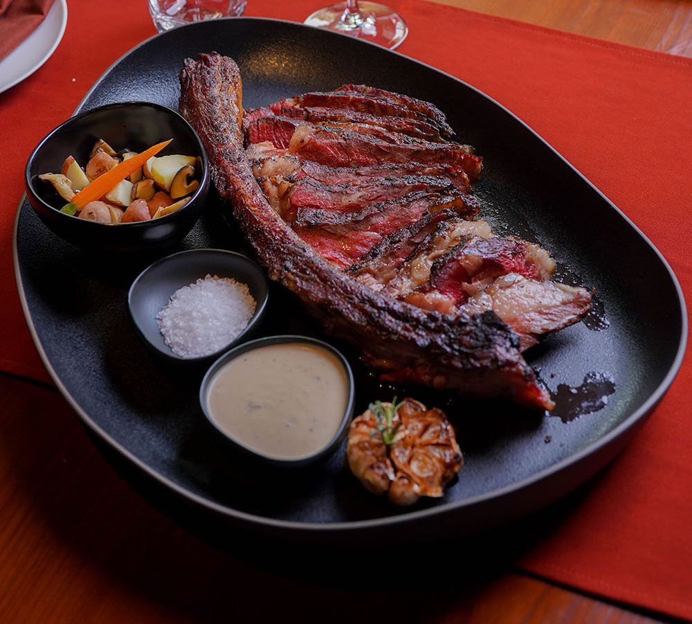 TOMAHAWK STEAK, AUSTRALIAN WAGYU MB5, 350 DAYS GRAIN FED